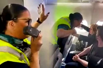 சுமார் 32 வருடங்களுக்கு பின் ஆசிரியையை பார்த்த மாணவி செய்த காரியம்: மனம் உருக்கும் சம்பவம்