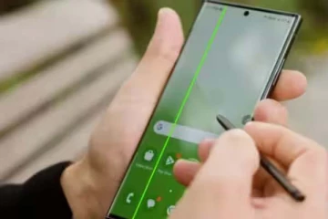 உங்களது போன் டிஸ்ப்ளேயில் பச்சை நிற கோடு இருக்குதா?