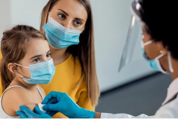 பிரித்தானியாவில் விரைவில் சிறுவர்களுக்கும்  தடுப்பூசி!