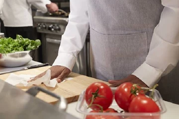 உணவகத்தின் மாடிப்படியில் இருந்து விழுந்தவருக்கு நேர்ந்த துயரம்!