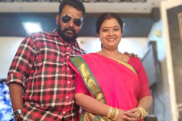 படத்தில் இருக்கும் இந்த சீரியல் நடிகை யார்னு தெரியுதா? இளம்வயதில் எப்படி இருந்திருக்கார்னு பாருங்க | Siragadikka Aasai Actress Anila Young Age Photo