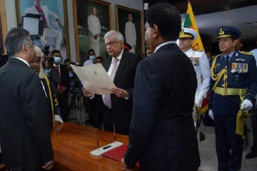 பதவிப்பிரமாணம் செய்து அரியணை ஏறிய ரணில் விக்கிரமசிங்க!