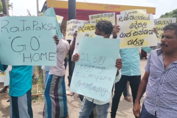 ஸ்ரீலங்கா சுதந்திர கட்சியின் ஏற்பாட்டில் அரசாங்கத்துக்கு எதிரான ஆர்ப்பாட்டம் முன்னெடுப்பு (Photos)