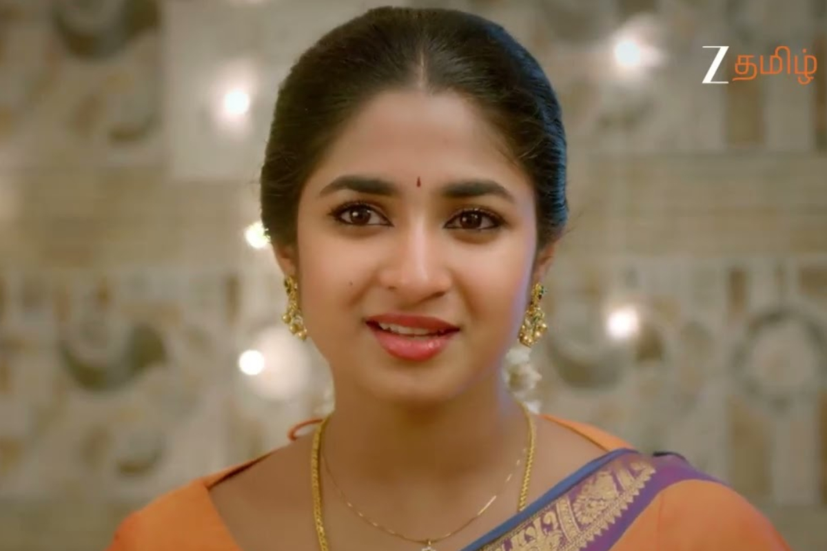 சின்னஞ்சிறு கிளியே சீரியல் அப்டேட்: கர்ணாவுடன் ஒரே அறையில் மாட்டிக்கொண்ட இந்து... புவனா போட்ட திட்டம் என்ன ஆனது? | Zee Tamil Chinnanjiru Kiliye Serial Today Episode சின்னஞ்சிறு கிளியே சீரியல் அப்டேட்: கர்ணாவுடன் ஒரே அறையில் மாட்டிக்கொண்ட இந்து... புவனா போட்ட திட்டம் என்ன ஆனது? | Zee Tamil Chinnanjiru Kiliye Serial Today Episode