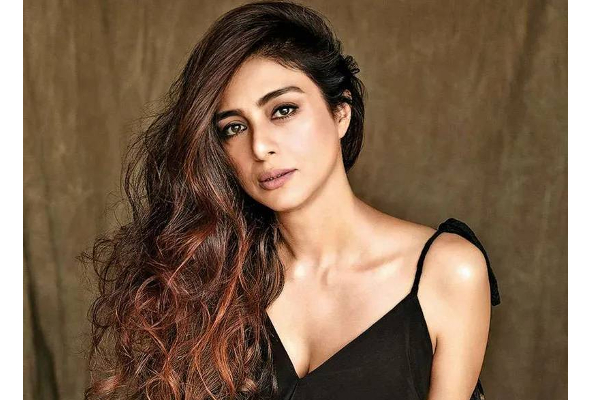 அஜித் பட நடிகைக்கு படப்பிடிப்பில் விபத்து... பதறிய திரையுலகம்! | Actress Tabu Got Injured At Bhola Film Set