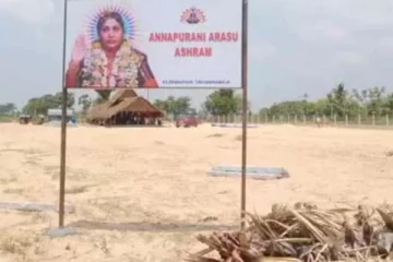 முதல்ல ஆசீர்வாதம்  இப்போ ஆசிரமம் : அடுத்த ஆட்டத்தை ஆரம்பிக்கும் ஆரம்பிக்கும் அன்னபூரணி அரசு