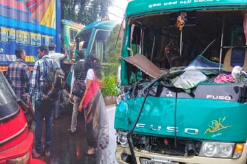 பேருந்து - லொறி நேருக்கு நேர் மோதி விபத்து: 8 பேர் வைத்தியசாலையில் அனுமதி