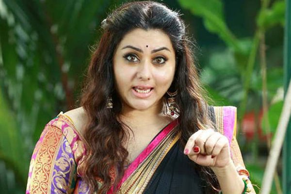 ஏன் சமந்தாகிட்ட கேட்கமாட்றீங்க...? என்கிட்ட மட்டும் கேட்குறீங்க...? - நமீதா காட்டம் | Actress Namitha Interview About Samantha