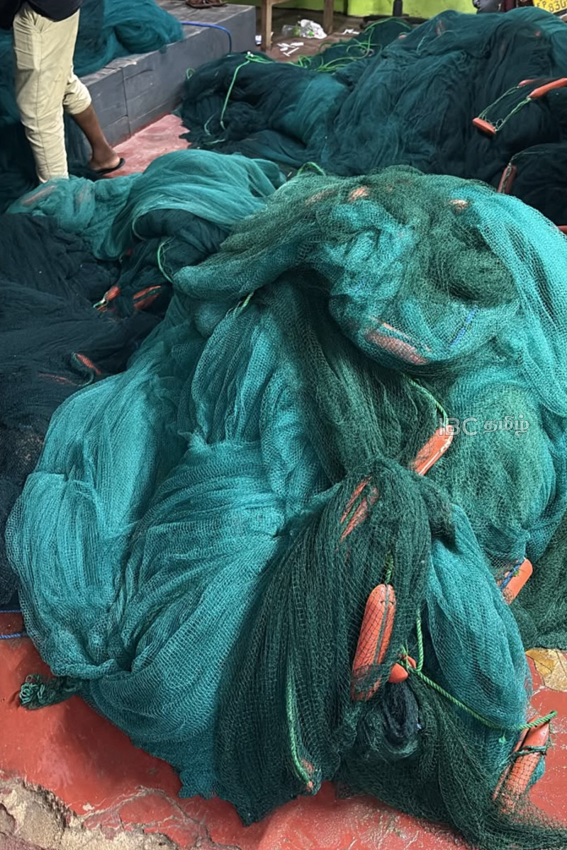 மட்டக்களப்பில் சட்டவிரோத சுருக்கு வலைகளுடன் ஒருவர் கைது! | Illegal Nets Worth Rs 6M Seized In Batticaloa