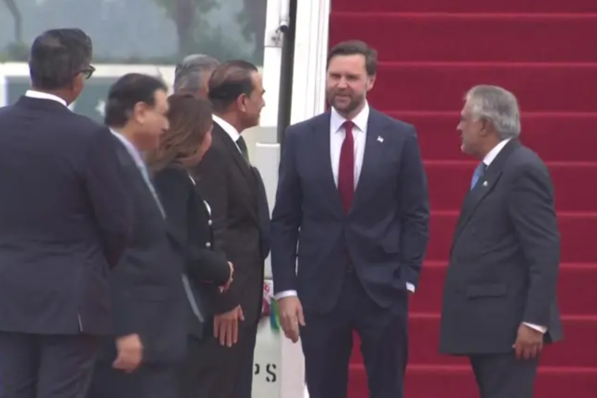 மிக சக்திவாய்ந்த ஆயுதங்களுடன் தயார்நிலையில் அமெரிக்க போர்க்கப்பல்கள்! எச்சரிக்கும் ட்ரம்ப் | Us Negotiators Arrive In Pakistan Trump Warns மிக சக்திவாய்ந்த ஆயுதங்களுடன் தயார்நிலையில் அமெரிக்க போர்க்கப்பல்கள்! எச்சரிக்கும் ட்ரம்ப் | Us Negotiators Arrive In Pakistan Trump Warns