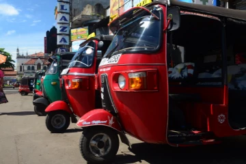 கொழும்பில் பெண்ணிடம் தகாத வார்த்தைகளை பயன்படுத்திய நபர் கைது