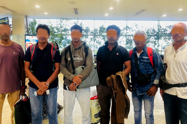 ஒரு வருடப் பிணையில் இருந்து விடுதலை ; நாடு திரும்பிய 6 இலங்கையர்கள் | 6 Sri Lankans Detained In Eritrea Released ஒரு வருடப் பிணையில் இருந்து விடுதலை ; நாடு திரும்பிய 6 இலங்கையர்கள் | 6 Sri Lankans Detained In Eritrea Released