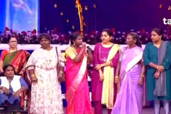 சரிகமப - வில் பவித்ரா மகளுக்கு கிடைத்த அங்கீகாரம் - தாய் வெற்றியின் பெருமிதம் | Saregamapa Seniors Season 5 Pavithra S Daughter சரிகமப - வில் பவித்ரா மகளுக்கு கிடைத்த அங்கீகாரம் - தாய் வெற்றியின் பெருமிதம் | Saregamapa Seniors Season 5 Pavithra S Daughter