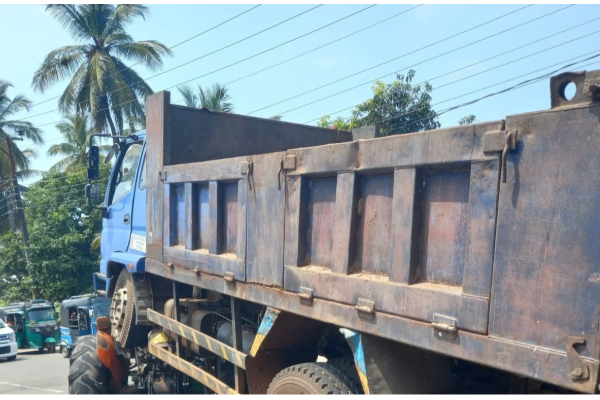 மட்டக்களப்பு - கல்முனை பிரதான வீதியில் பாரிய விபத்து | Major Accident On Batticaloa Kalmunai Main Road
