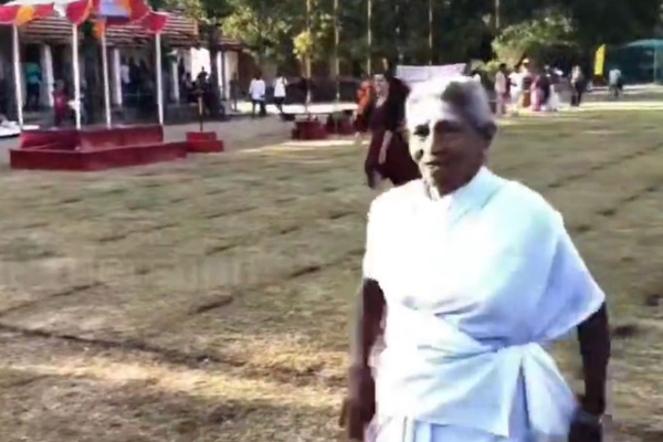 யாழில் 75 வயதில் ஓட்டப்பந்தய போட்டியில் முதலிடம் பெற்ற மூதாட்டி - குவியும் பாராட்டு (Video) | Jaffna School Sports Meet
