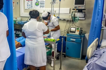 பாடசாலை ஒன்றில் மாணவர் இருவருக்கு காத்திருந்த அதிர்ச்சி