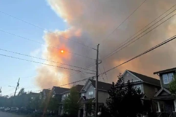 அவசர நிலை பிரகடனம் செய்த கனேடிய மாகாணம்: ஆயிரக்கணக்கானோர் வீடுகளை விட்டு வெளியேற்றம்