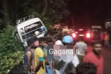 දරුණු බස්රථ අනතුරකින් 37ක් තුවාල ලබයි..පුද්ගලයෙක් මරුට.(PHOTOS)