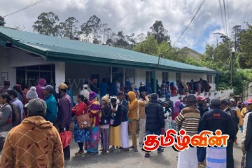 நுவரெலியாவில் அஸ்வெசும இரண்டாம் கட்டப் பதிவுக்கு பொது மக்கள் நீண்ட வரிசையில் காத்திருப்பு