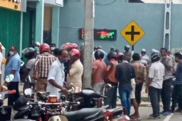 போலிச் செய்தியால் மதுபானசாலைகளில் நிரம்பி வழிந்த கூட்டம்