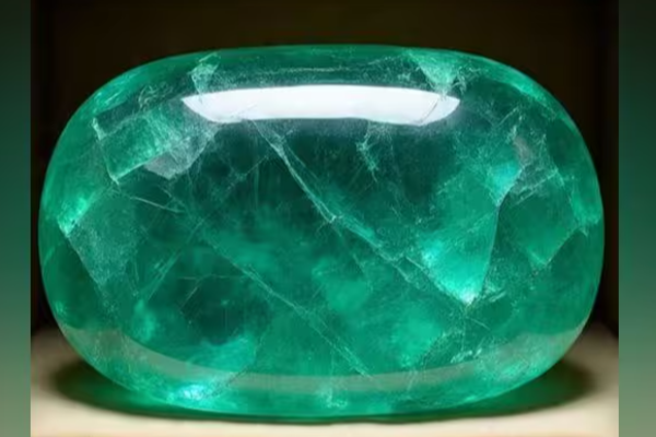 அதிபர் மாளிகையில் மறைத்து வைக்கப்பட்ட 300 கிலோ மரகத கல் | 300 Kilos Of Emerald Stones Hidden அதிபர் மாளிகையில் மறைத்து வைக்கப்பட்ட 300 கிலோ மரகத கல் | 300 Kilos Of Emerald Stones Hidden