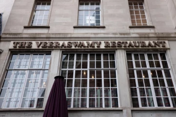 பிரித்தானியாவின் பழமையான இந்திய உணவகத்தை வாங்கும் கனேடிய நிறுவனம்