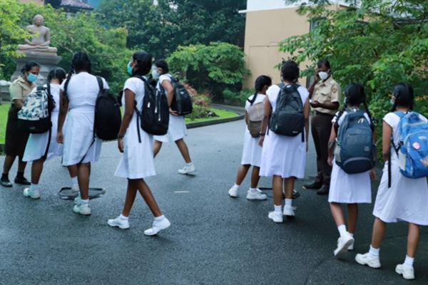 பாடசாலை மாணவர்களின் பரிதாப நிலை - கல்வியாளர்கள் விடுத்துள்ள எச்சரிக்கை | Request For Children Educational Changes