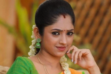 அம்மா முன்னாடியே அட்ஜஸ்ட்மென்ட் குறித்து பேசுனாங்க..ஜீ தமிழ் சீரியல் நடிகை வேதனை