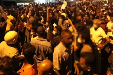 அம்பாறையில் ஆளும்கட்சி எம்.பிகளின் வீடுகள் தீக்கிரை: இதுவரை 33 பேர் கைது