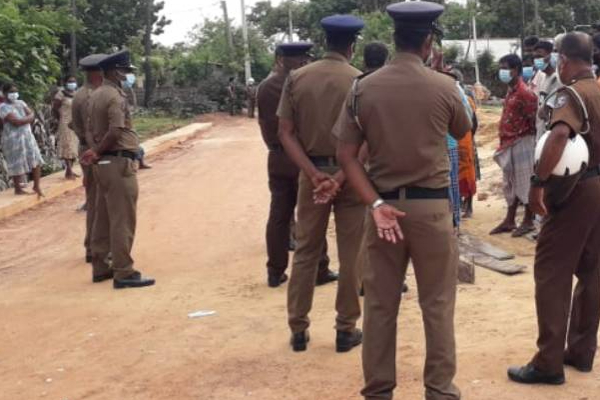 யாழில் பரபரப்பை ஏற்படுத்திய சம்பவம்: தனது மனைவியை கடத்திய கணவன்! | Jaffna Vadamarachchi Husband Kidnap Wife