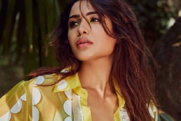 வெறும் துண்டுடன் மிரர் செல்ஃபி! நடிகை சமந்தா யாரை மிஸ் பண்றாங்க தெரியுமா?