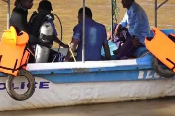 ලැගුම් හලෙන් වැටී මිය ගිය කළුතර දැරියගේ ජංගම දුරකථනය ගැන ලැබුණු ආරංචිය..