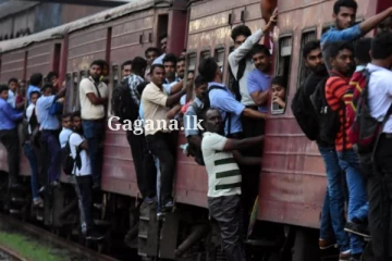 ඔයත් දුම්රිය පා පුවරුවේ ගමන් කරනවා නම් මේ දේ ගැනත් දැනුවත් වන්න..