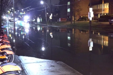 டொராண்டோவில் கனமழை: சுரங்கப்பாதை மற்றும் சாலைகளில் வெள்ளம்