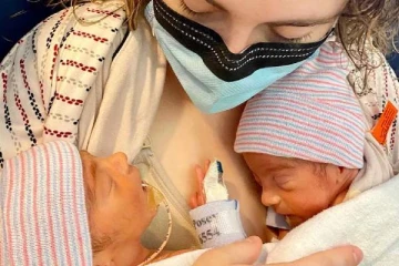 இரண்டாவது முறையாக இரட்டை குழந்தைகளை பெற்றெடுத்த பெண்! அரிய வகை குழந்தைகளை கண்டு வியந்து மருத்துவர்கள்