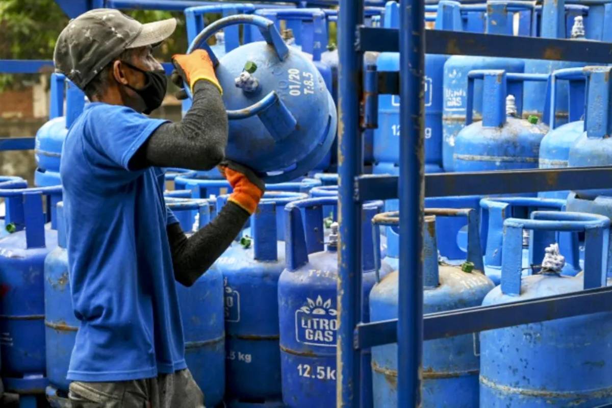 எரிவாயு விலை திருத்தம் தொடர்பில் வெளியான அறிவிப்பு! | Price Gas Month Of April Will Be Announced Today எரிவாயு விலை திருத்தம் தொடர்பில் வெளியான அறிவிப்பு! | Price Gas Month Of April Will Be Announced Today