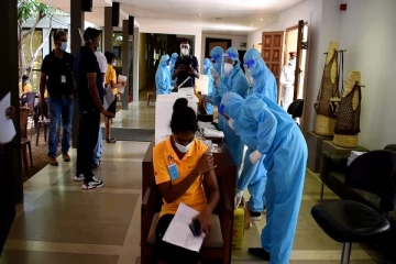 கிளிநொச்சி மாவட்டத்திலுள்ள ஆடைத்தொழிற்சாலை ஊழியர்களுக்கு கோவிட் தடுப்பூசி