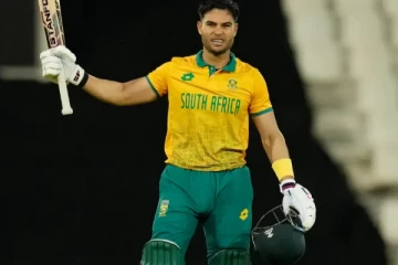 10 சிக்ஸர், 7 பவுண்டரிகளுடன் 117 ரன்! முதல் சதமே ருத்ரதாண்டவம்..பாகிஸ்தானை பந்தாடிய தென் ஆப்பிரிக்கா