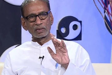 ප්රභාකරන් ජීවතුන් අතර? පවුල් ආණ්ඩුව ගෙදර යැවීමත් සමඟ ඇති වූ ආන්දෝලනාත්මක ප්රකාශය. (PHOTOS/VIDEO)