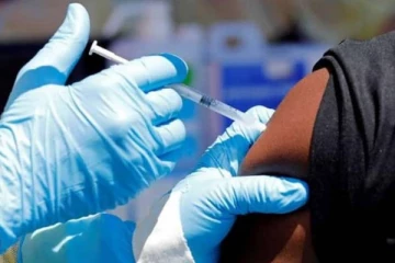 தடுப்பூசி இயக்கத்தை நாசமாக்கும் அரசியல்வாதிகள் - சுகாதார ஆய்வாளர்கள் எச்சரிக்கை