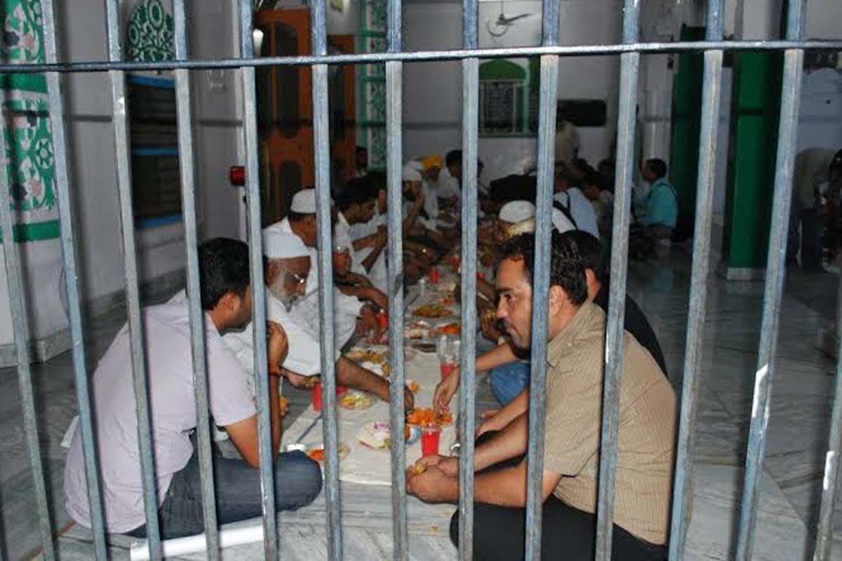பணம் கொடுத்து ஜெயிலுக்கு போகும் வினோதம்.. காரணம் என்ன? | Pay Rs 2 000 To Live Jail Experience Goes Viral