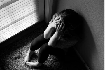 மருமகளே.. மகனிடம் பேசச்சொல்லி மாணவியை வற்புறுத்திய ஆசிரியை - அதிர்ச்சி சம்பவம்!