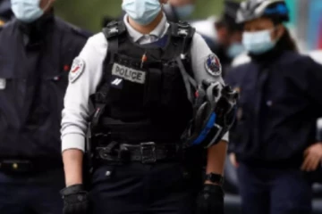 பிரான்ஸ் ஜனாதிபதி மீது தாக்குதல் முயற்சி! நால்வர் அதிரயாக கைது