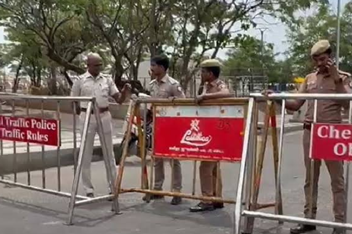 திடீரென சென்னை மெரினா கடற்கரைக்கு பூட்டு - டெல்லி ஜந்தர் மந்தர் போராட்டத்தின் எதிராலி | Chennai Marina Beach Has Been Closed To The Public