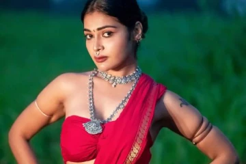 சேலையிலும் இப்படியொரு கிளாமர் போஸ்!! நடிகை தர்ஷா வெளியிட்ட போட்டோஷூட்..