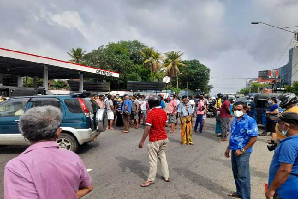 தலைநகரின் முக்கிய பகுதியில் பதற்றம்! - நடுச்சந்தியில் அமைக்கப்படும் கூடாரம் - ஐபிசி தமிழ்