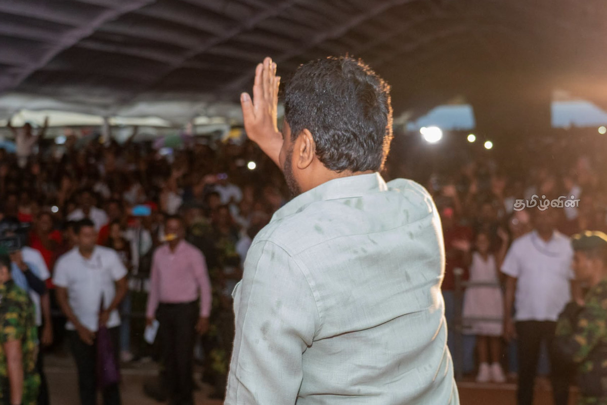 வெடிகுண்டு தயாரித்து ஜனாதிபதியை கொலை செய்யும் வயதானவரின் திட்டம்! கேலி செய்த அநுர | President Mocked The Plot To Assassinate Him வெடிகுண்டு தயாரித்து ஜனாதிபதியை கொலை செய்யும் வயதானவரின் திட்டம்! கேலி செய்த அநுர | President Mocked The Plot To Assassinate Him