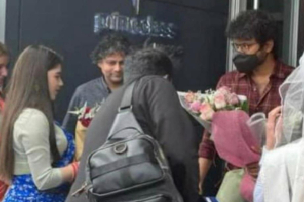 ஜார்ஜியாவிற்கு சென்ற நடிகர் விஜய்க்கு உற்சாக வரவேற்பு! புகைப்படங்கள் ட்ரெண்டிங்! | Enthusiastic Welcome Tactor Vijay Georgia Photo