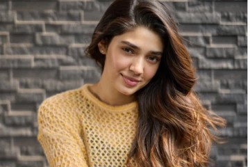 ட்ரான்ஸ்பெரண்ட் ஆடையில் நடிகை க்ரித்தி ஷெட்டி!! புகைப்படங்கள்..