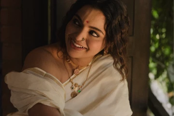 ஓணம் சேலையில் கவர்ச்சி.. நிகிலா விமல் லேட்டஸ்ட் போட்டோஷூட்